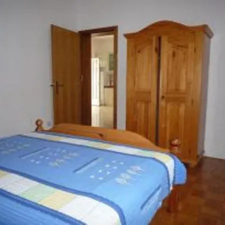 Charming Zara & Mia Apartment Supetar