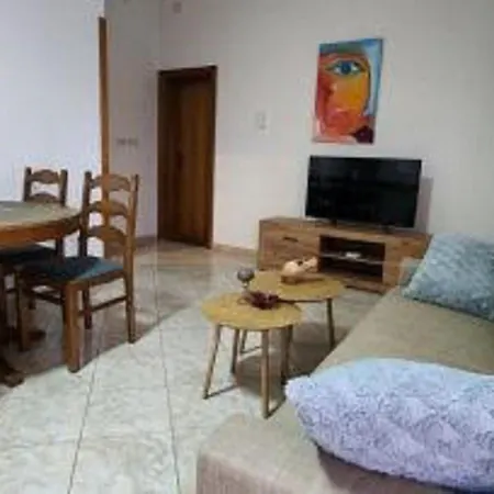 Charming Zara & Mia Apartment Supetar