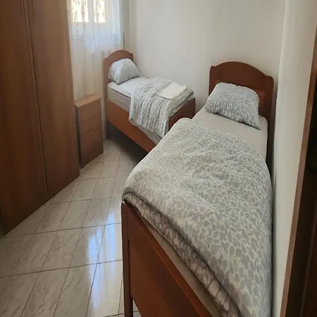 Charming Zara & Mia Apartment Supetar